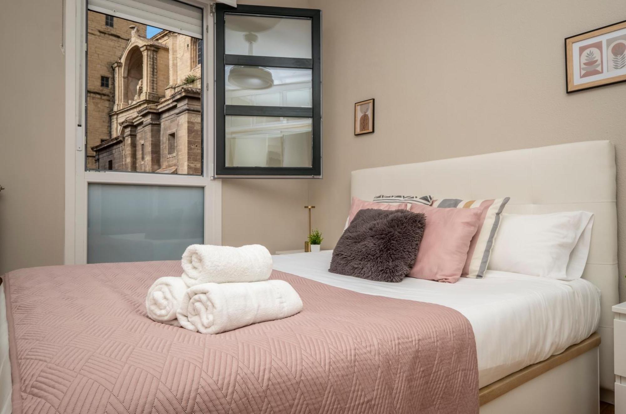 Santiago Tower Aire Ac Casco Antiguo By Apartamentos Logrono Exterior photo