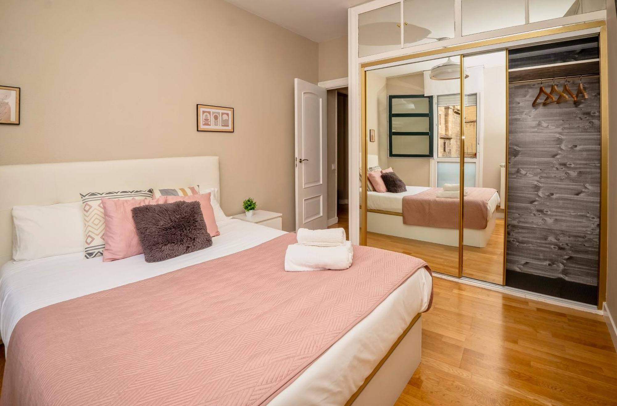 Santiago Tower Aire Ac Casco Antiguo By Apartamentos Logrono Exterior photo